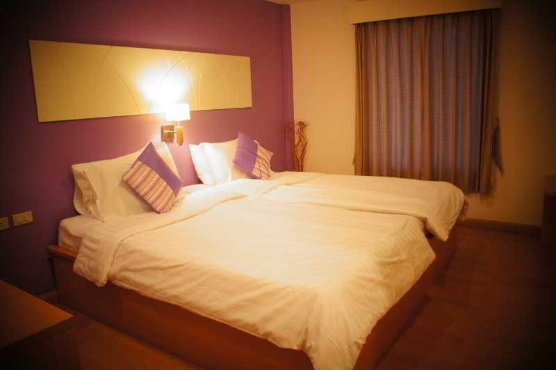 Nantra De Comfort Bangkok Esterno foto
