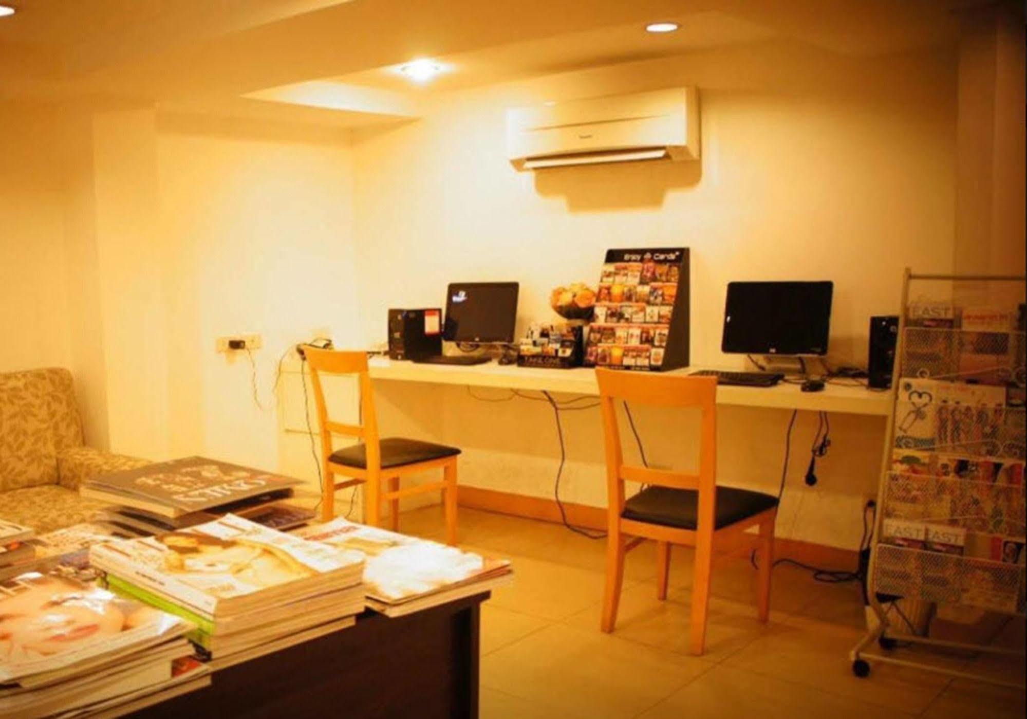 Nantra De Comfort Bangkok Esterno foto