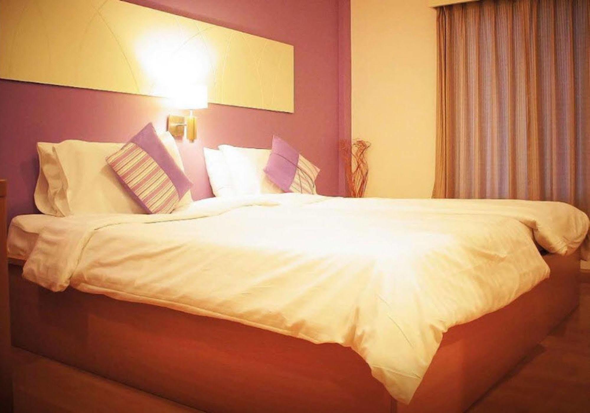 Nantra De Comfort Bangkok Esterno foto