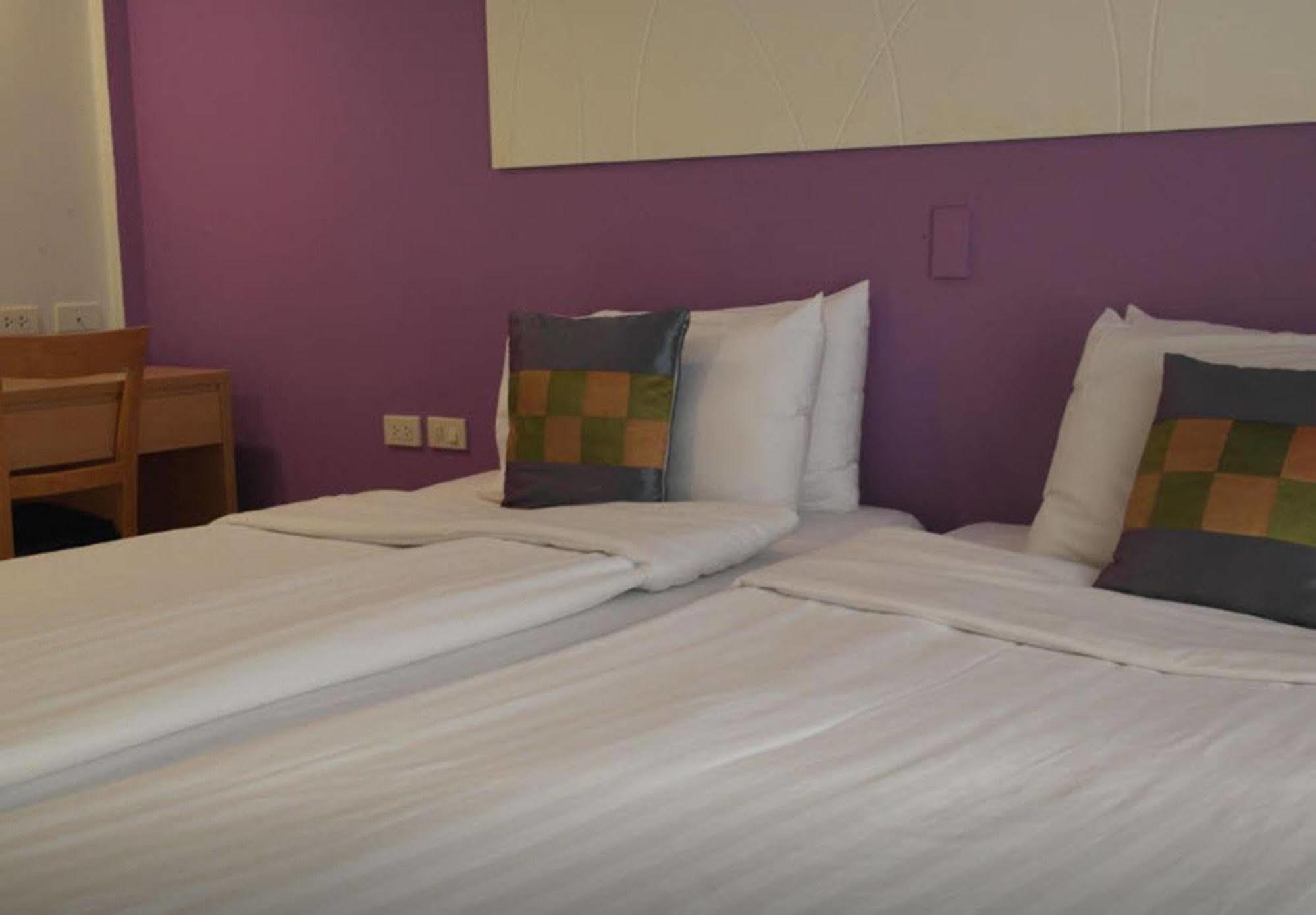 Nantra De Comfort Bangkok Esterno foto