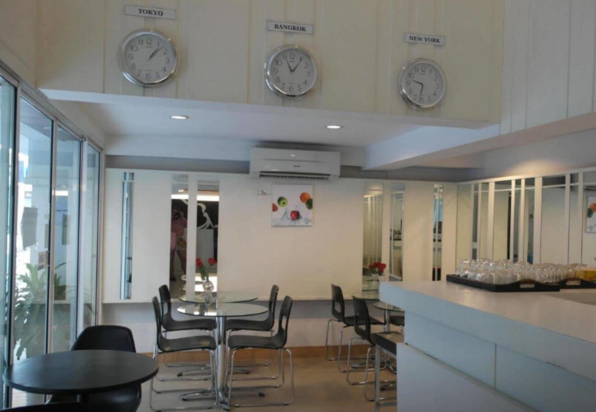Nantra De Comfort Bangkok Esterno foto
