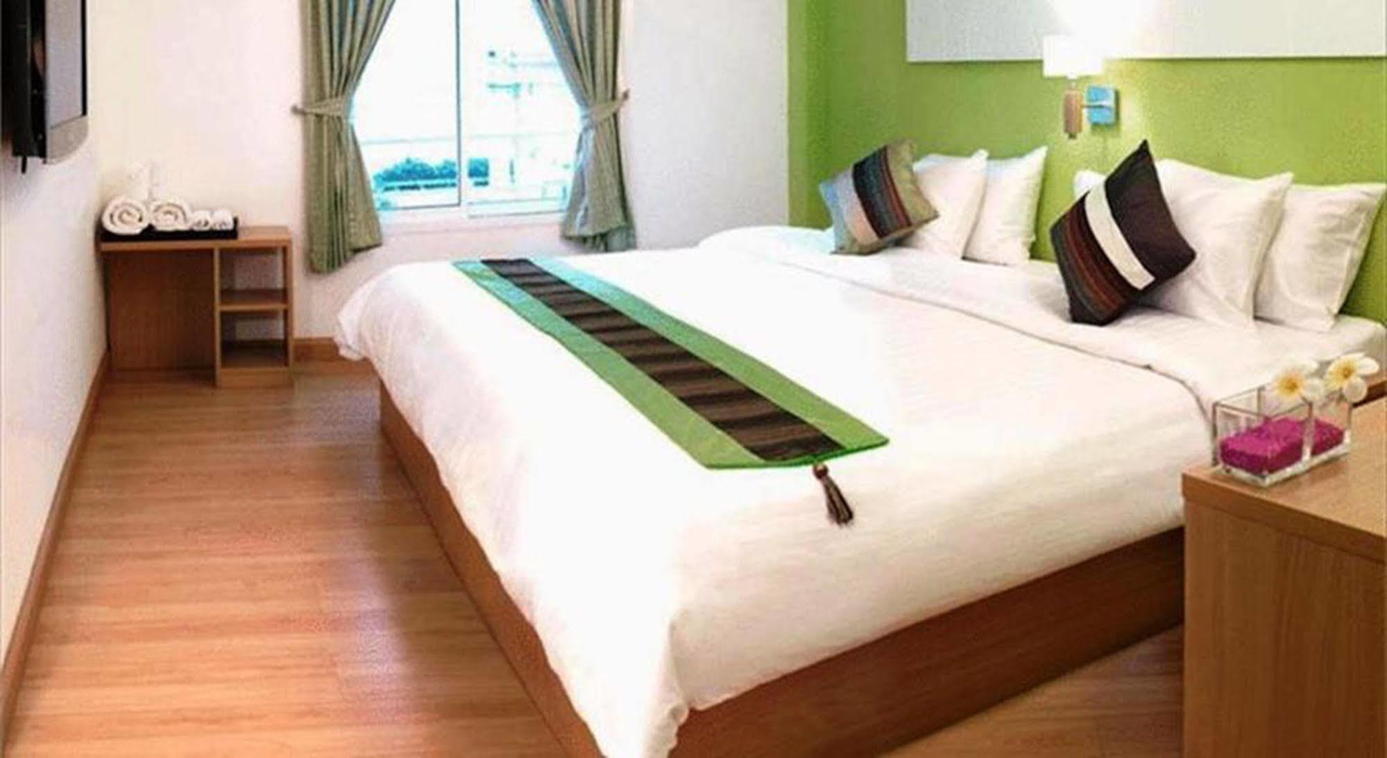 Nantra De Comfort Bangkok Esterno foto