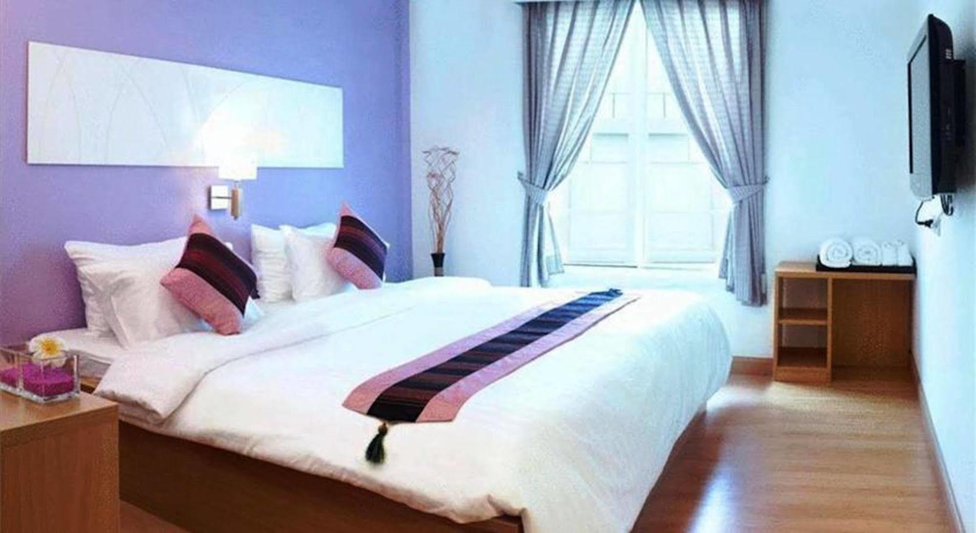 Nantra De Comfort Bangkok Esterno foto